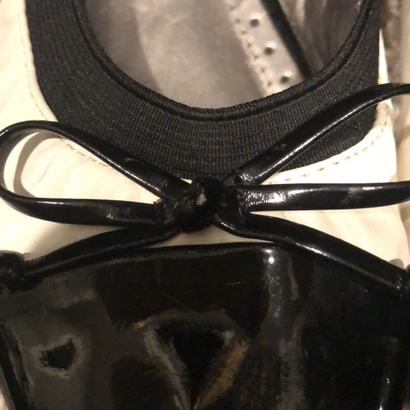 Adrienne Vittadini flats - Picture 7 of 9